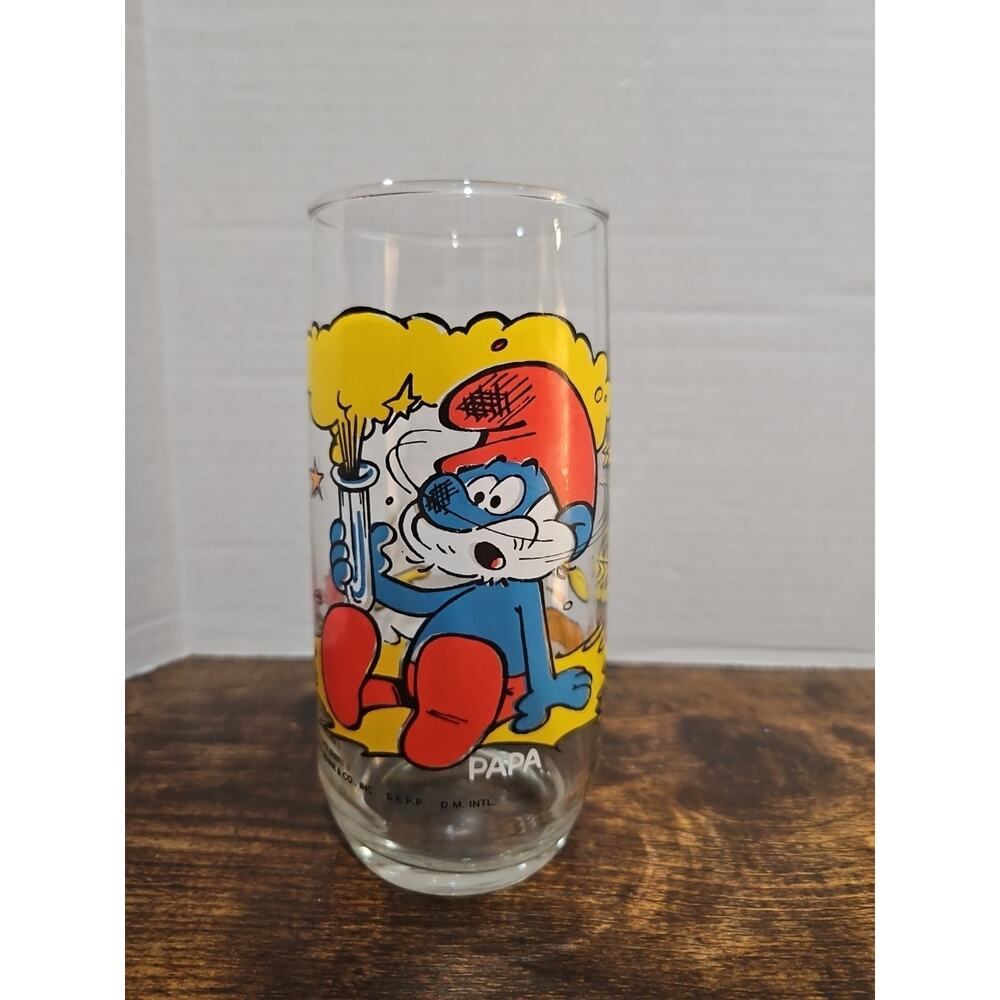 Vtg. 1982 PAPA SMURF Drinking Glass Peyo Collectible Glass Preowned. Great Cond.